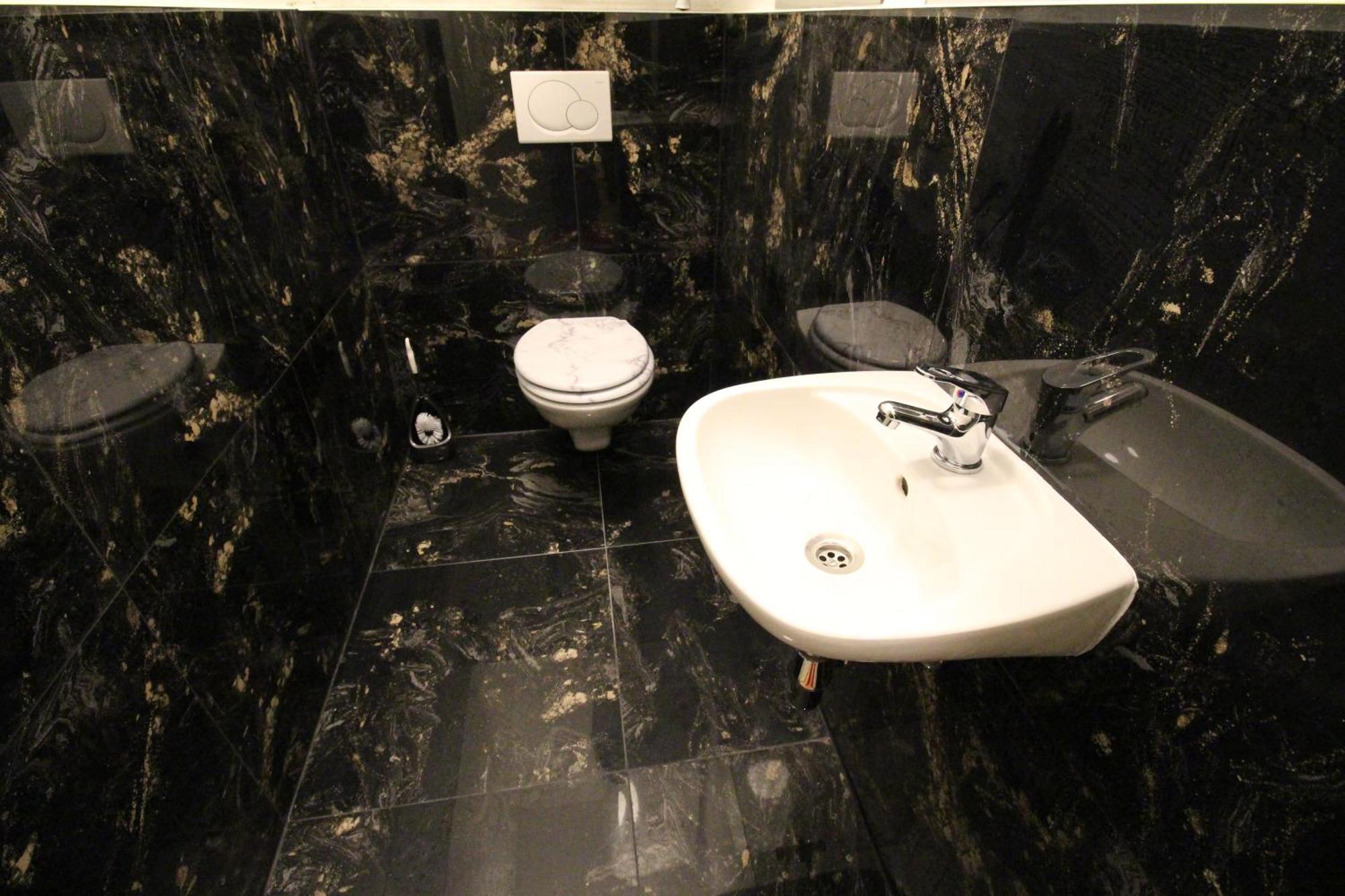 Zx Quad Room In Meidling Відень Екстер'єр фото